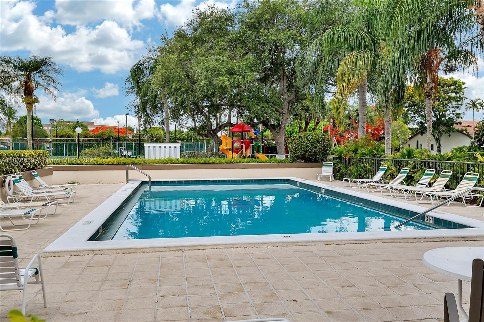 KINGS COURT WEST - Residential