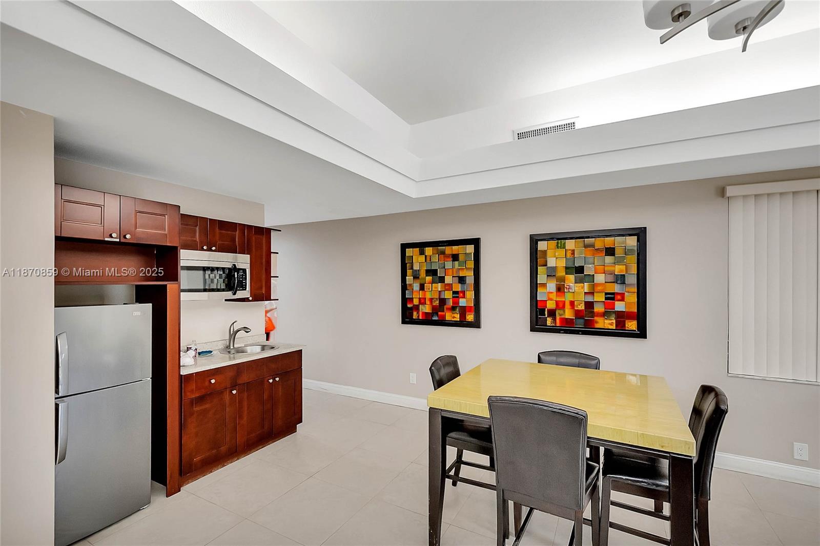 KINGS COURT WEST - Residential