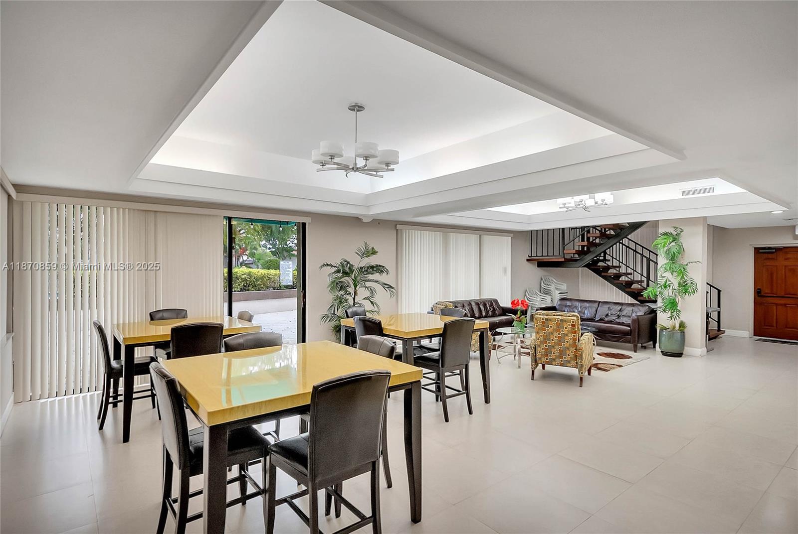 KINGS COURT WEST - Residential