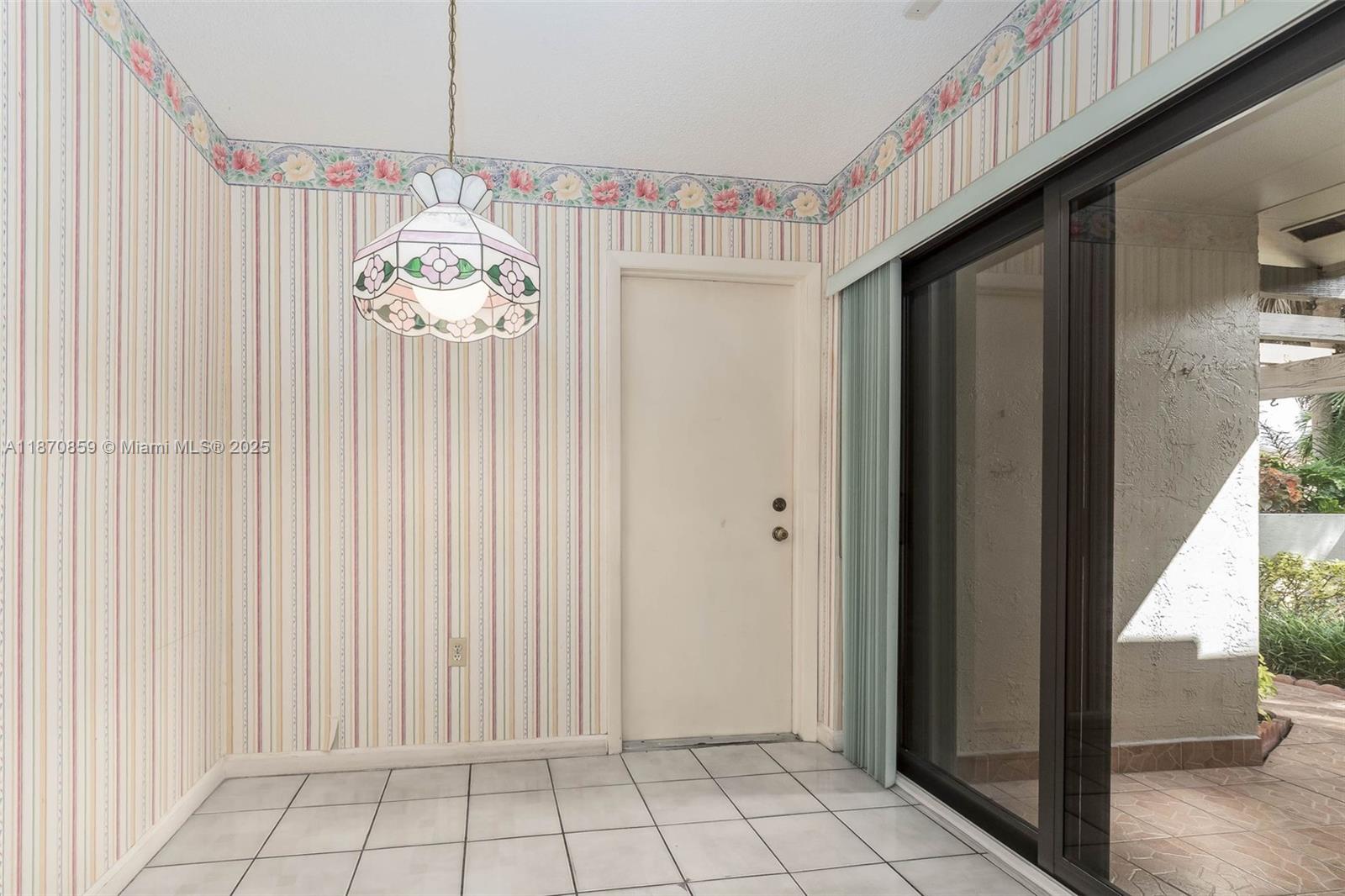 KINGS COURT WEST - Residential