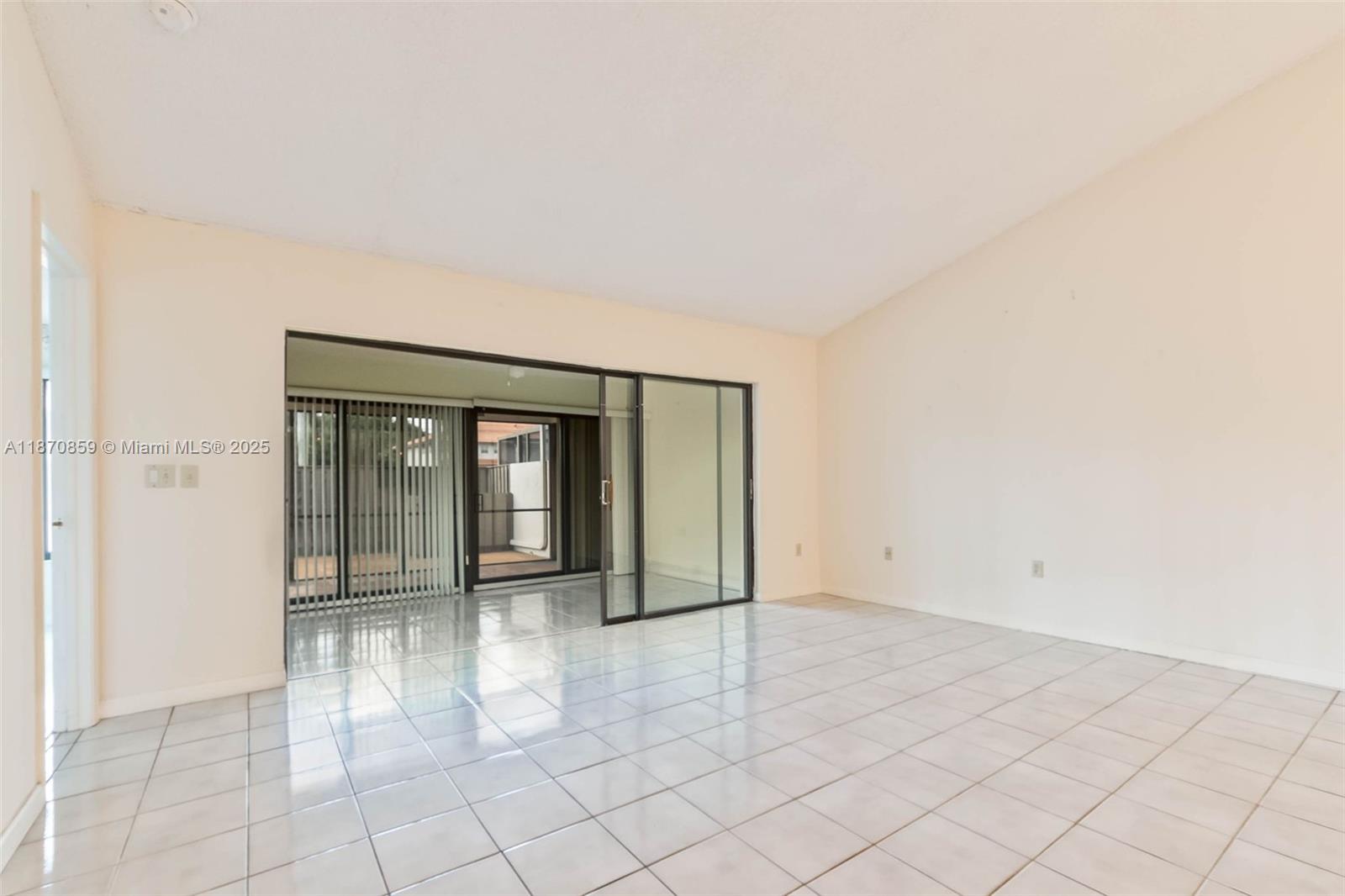 KINGS COURT WEST - Residential