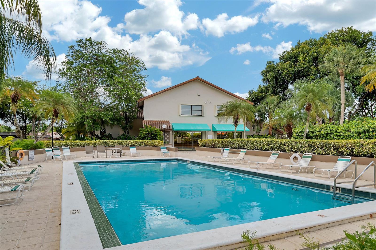 KINGS COURT WEST - Residential