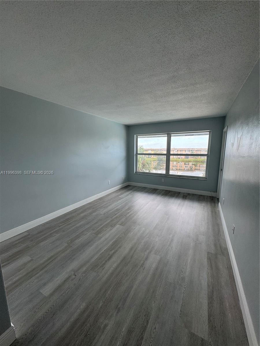 SECOND FORUM CONDO - Residential