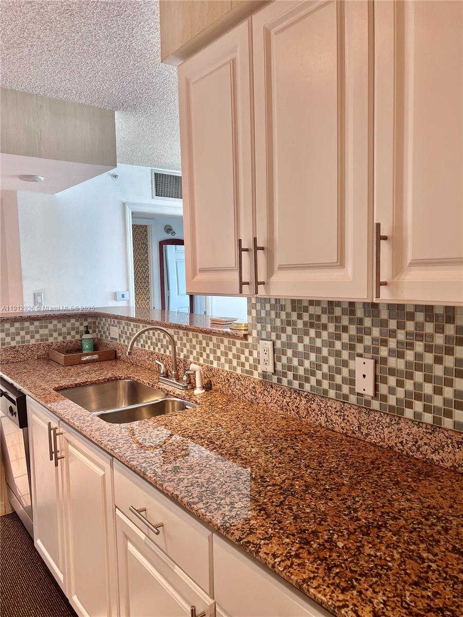 THE MARK ON BRICKELL COND - Residential Lease