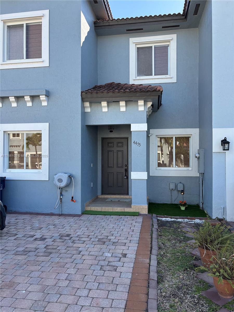 Rental Property at 4475 Sw 163rd Psge, Miami, Broward County, Florida - Bedrooms: 4 
Bathrooms: 3  - $3,200 MO.