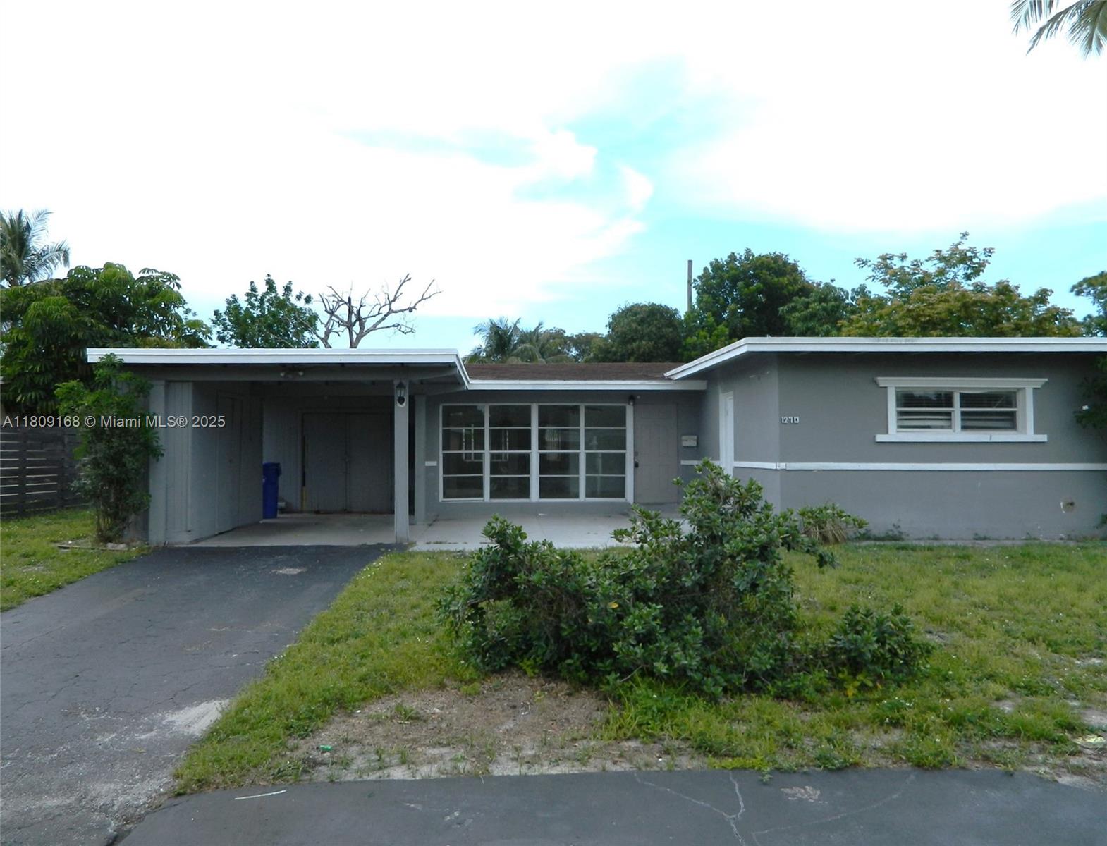 Rental Property at 1270 Sw 29th Ter, Fort Lauderdale, Broward County, Florida - Bedrooms: 3 
Bathrooms: 2  - $2,900 MO.
