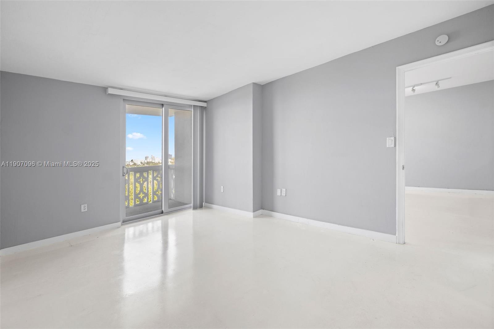 ADMIRAL TOWERS CONDO - Residential