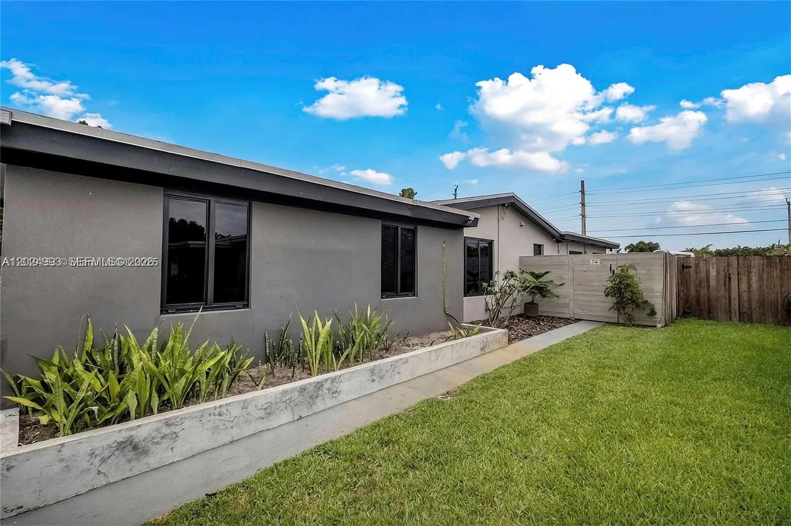 LLOYD ESTATES ADD RESUB - Residential