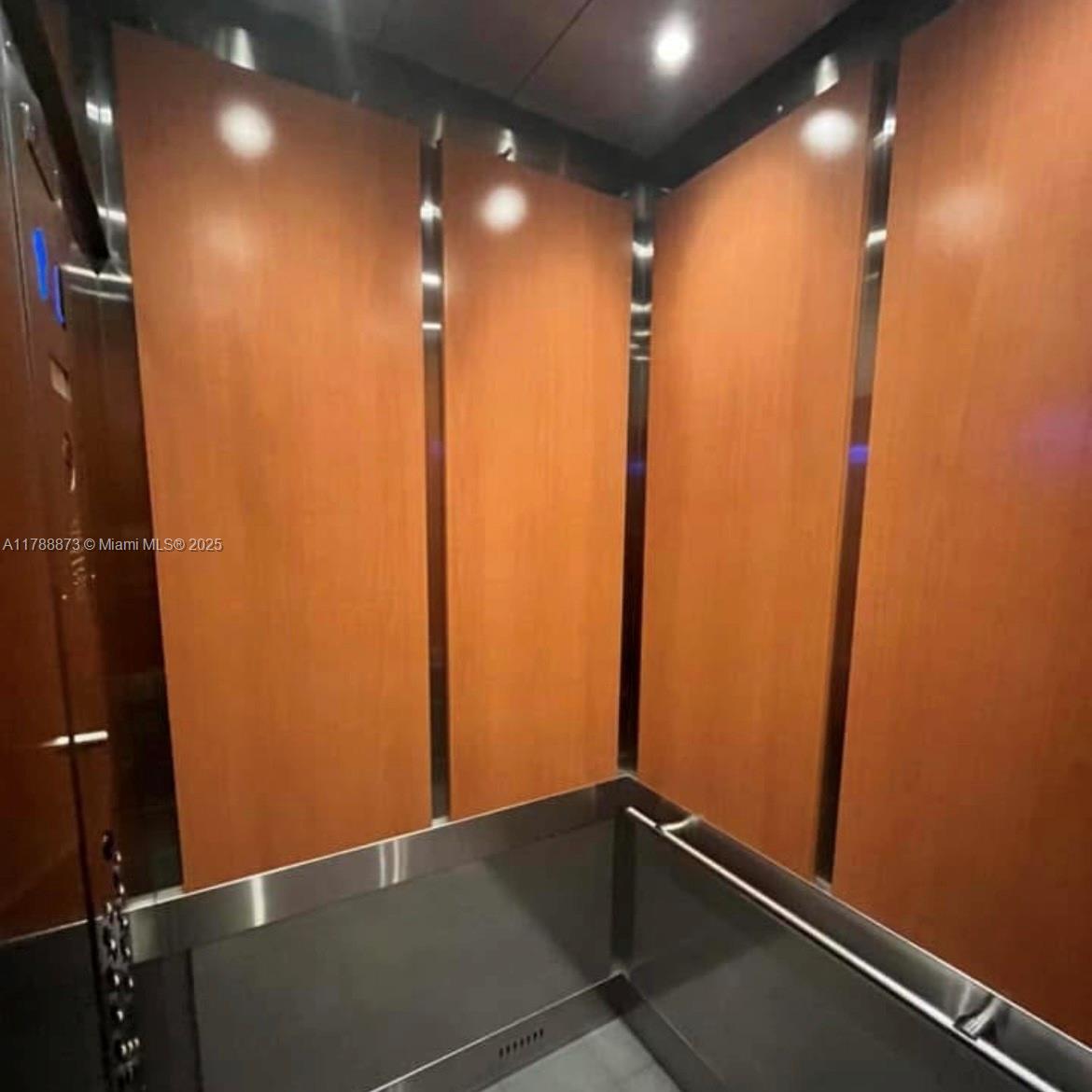 STANTON HOUSE CONDO - Residential