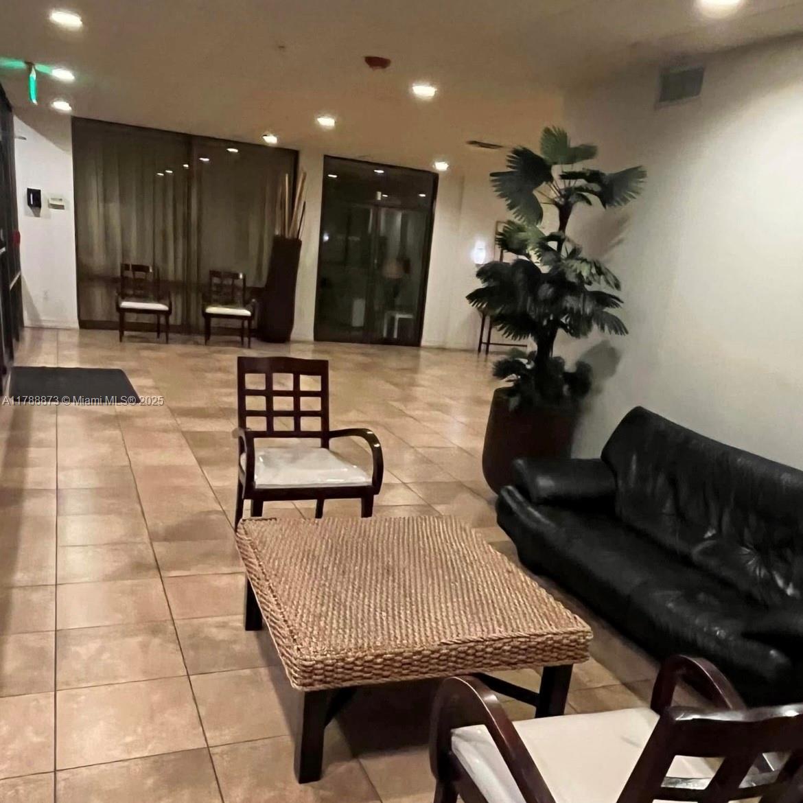 STANTON HOUSE CONDO - Residential