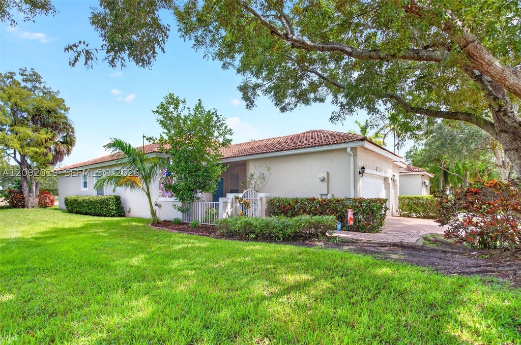 Photo of 2501 E Aragon Blvd #1, Sunrise, FL 33313 (MLS # A12092019)