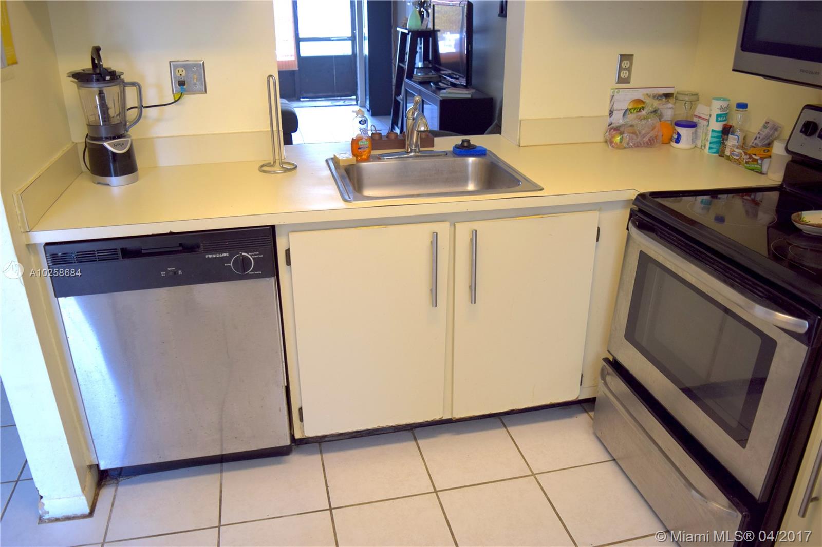 MALIBU CLUB CONDO - Residential Lease