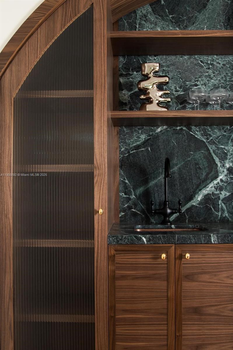 MIAMI SHORES SEC 6 - Residential