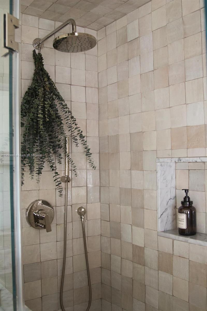 MIAMI SHORES SEC 6 - Residential