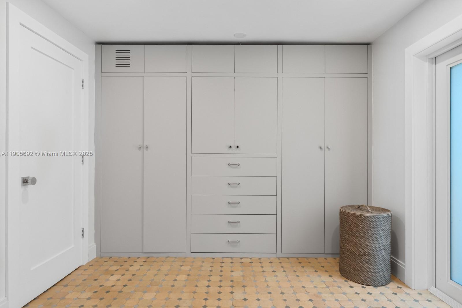 MIAMI SHORES SEC 6 - Residential