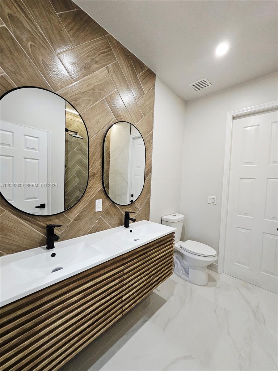 SUNSET LAKES PLAT ONE - Residential
