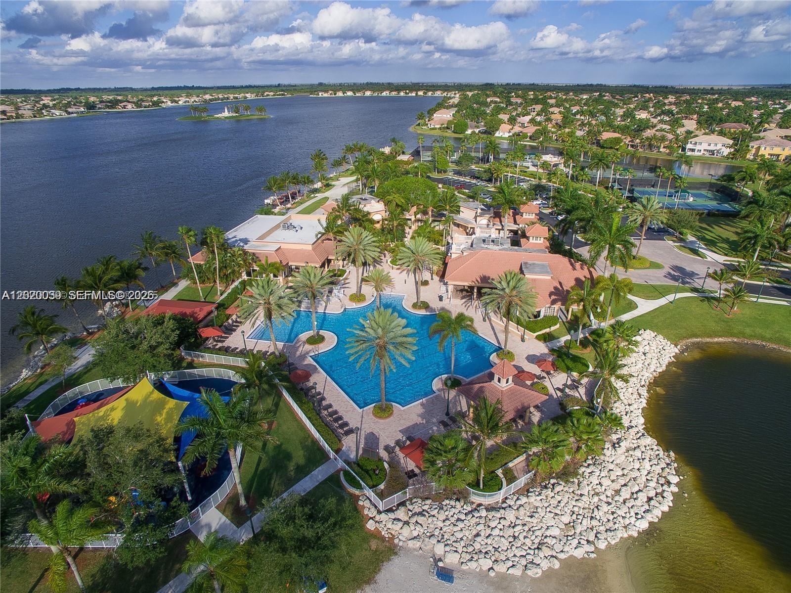 SUNSET LAKES PLAT ONE - Residential