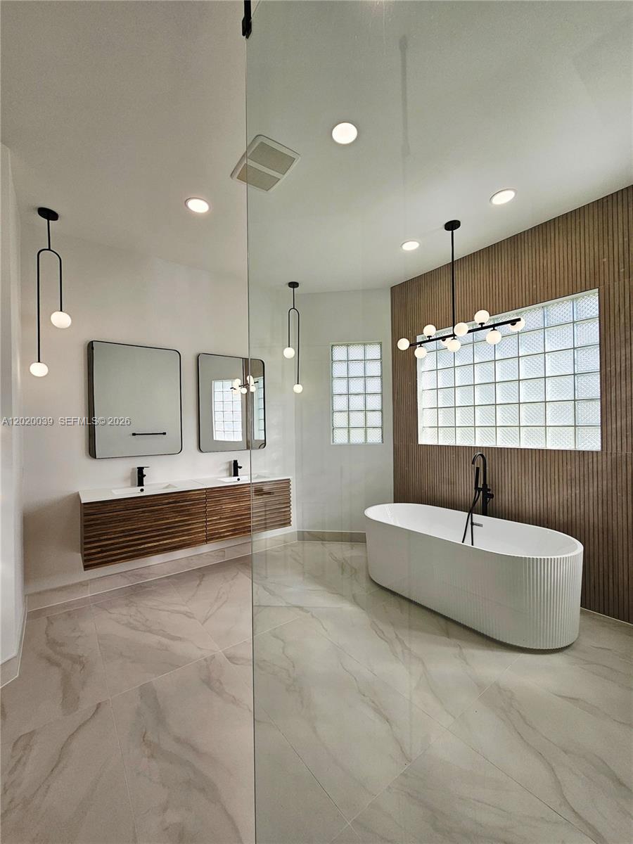 SUNSET LAKES PLAT ONE - Residential