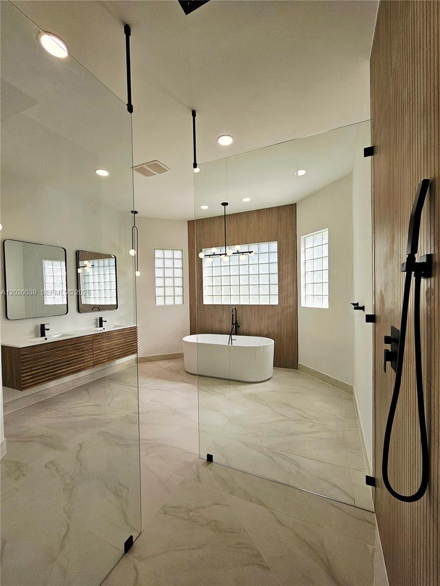 SUNSET LAKES PLAT ONE - Residential