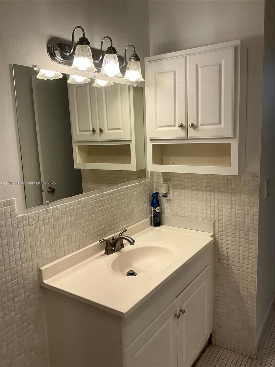 SHERIDAN LAKES CONDO APTS - Residential