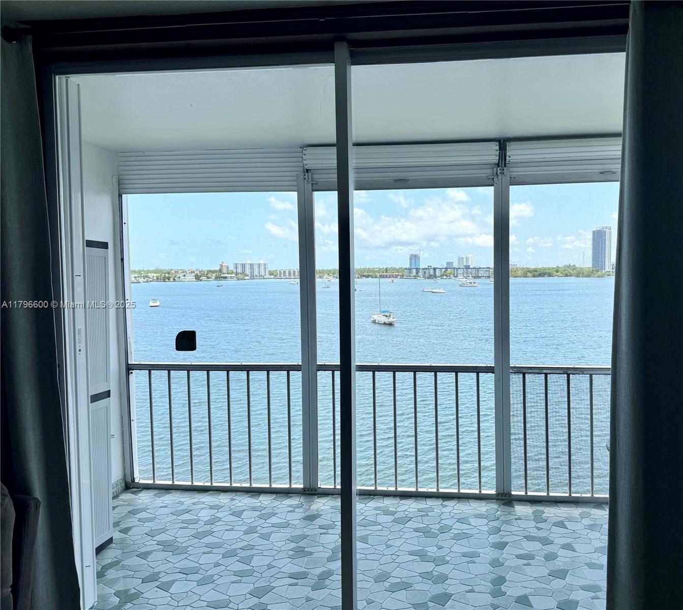 Rental Property at 3000 Marcos Dr P512, Aventura, Miami-Dade County, Florida - Bedrooms: 1 
Bathrooms: 1  - $1,900 MO.