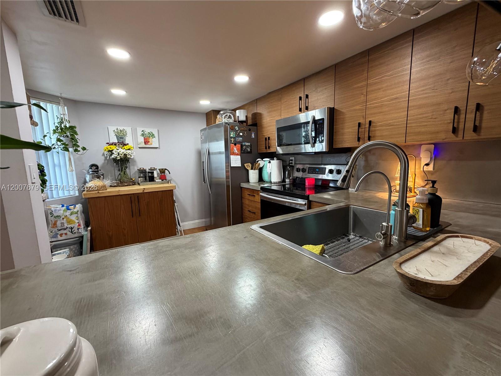 FAIRWAY GREENS CONDO HOME - Residential