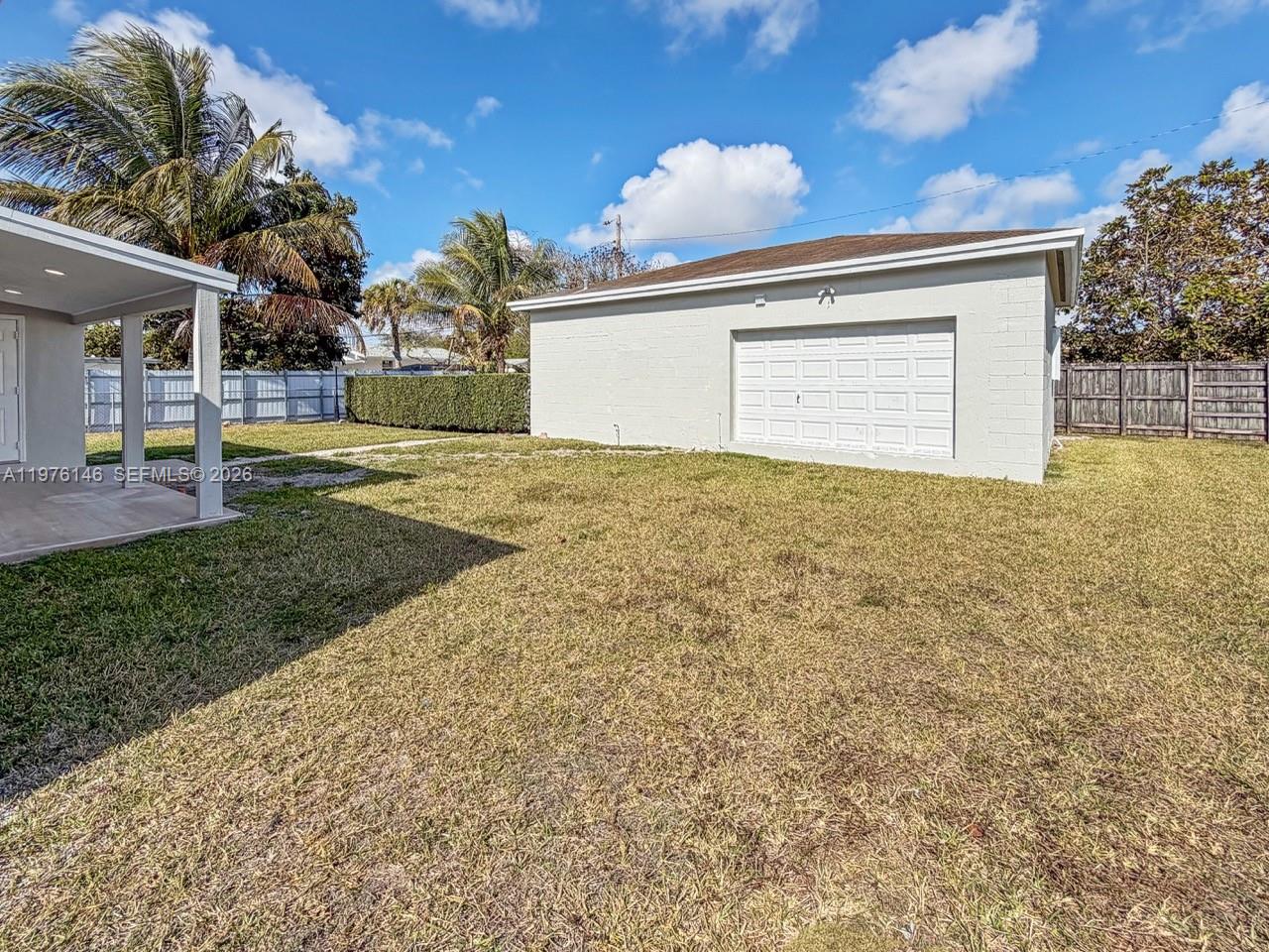 TROPICAL ESTATES 1ST ADDN - Residential Lease