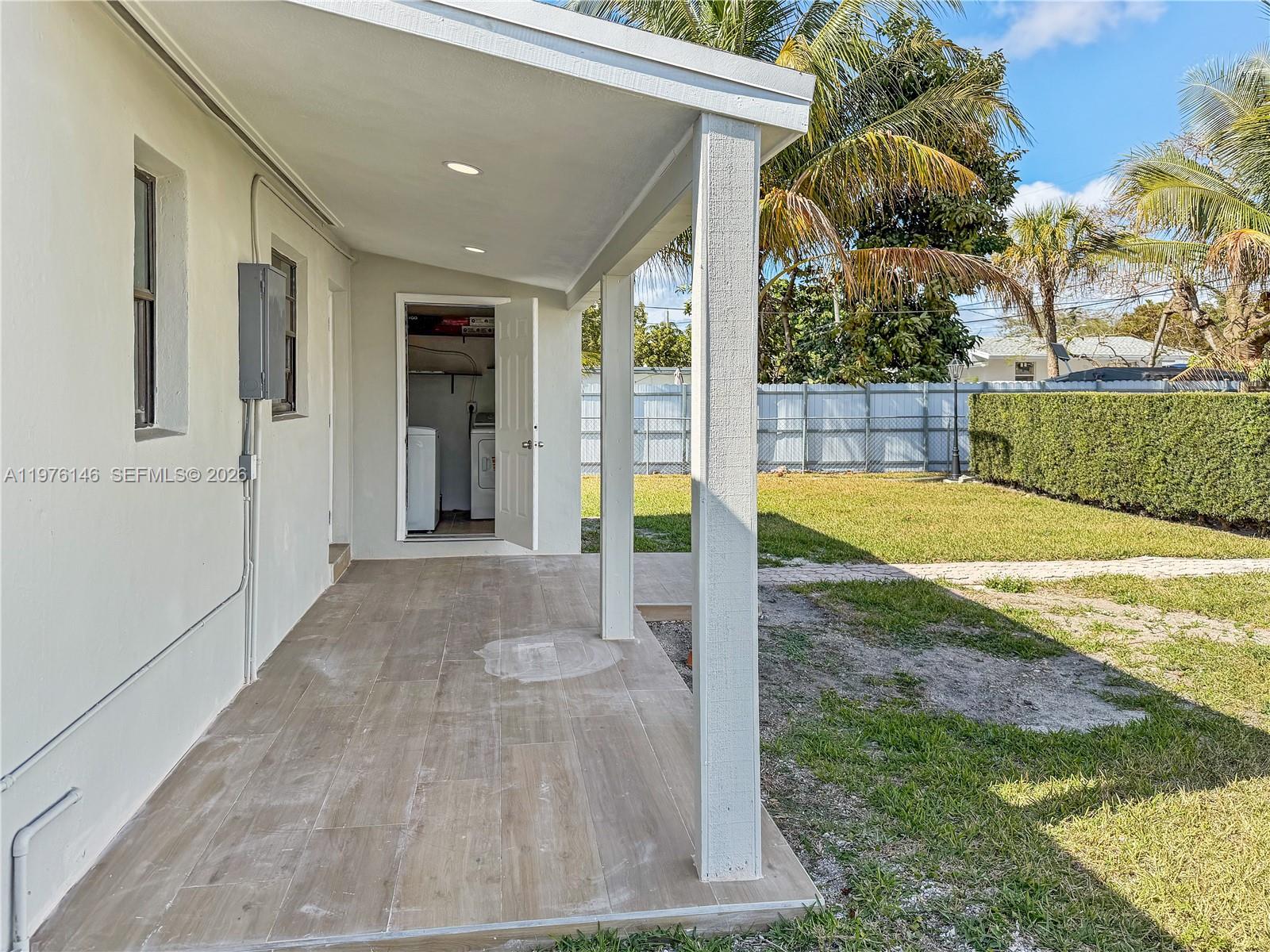 TROPICAL ESTATES 1ST ADDN - Residential Lease