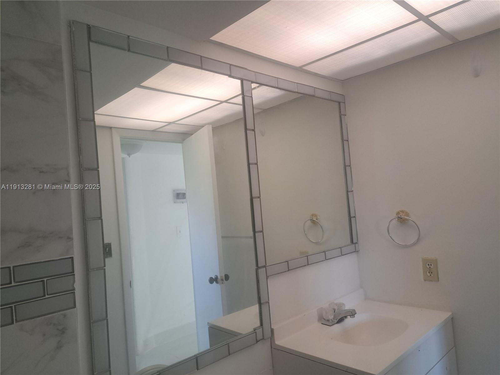 SUNRISE LAKES 38 CONDO - Residential Lease