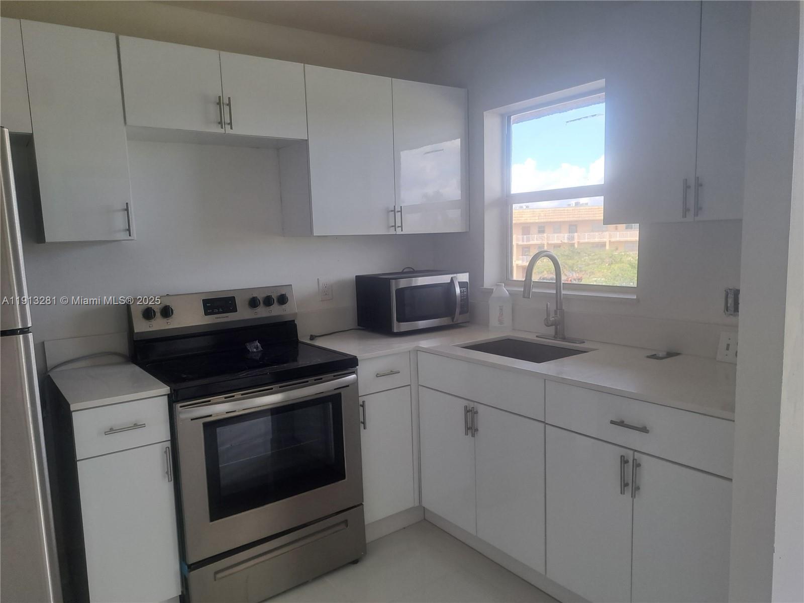 SUNRISE LAKES 38 CONDO - Residential Lease