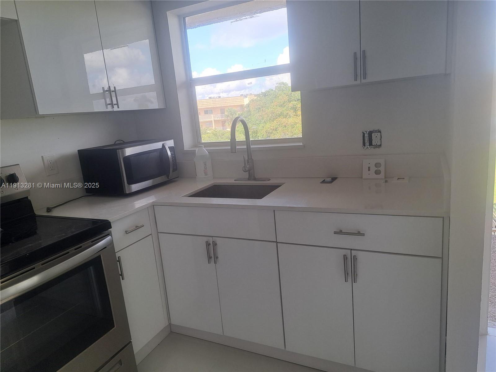 SUNRISE LAKES 38 CONDO - Residential Lease