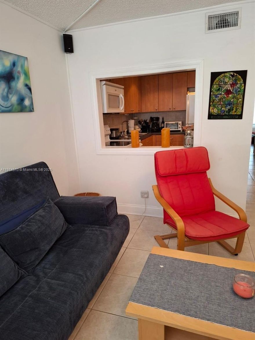 BEAUTIFUL 1 BEDROOM/1BADROOM UNIT ON THE 1st FLOOR. 55+ COMMUNITY IS VERY QUIET AND WELL-KEPT AND HAS AN EXTREMELY ACTIVE CLUBHOUSE. GARDEN VIEW, KITCHEN AND BATHROOM. ALL TILE. THIS COMMUNITY INCLUDES A COURTESY BUS THAT TAKES YOU ON A SHORT RIDE TO MANY PLACES. MAINTENANCE INCLUDES FREE GOLF, GYM, TENNIS, SHOWS, MOVIES, STATE-OF-THE-ART FITNESS CENTER, OUTSIDE & INSIDE POOLS.