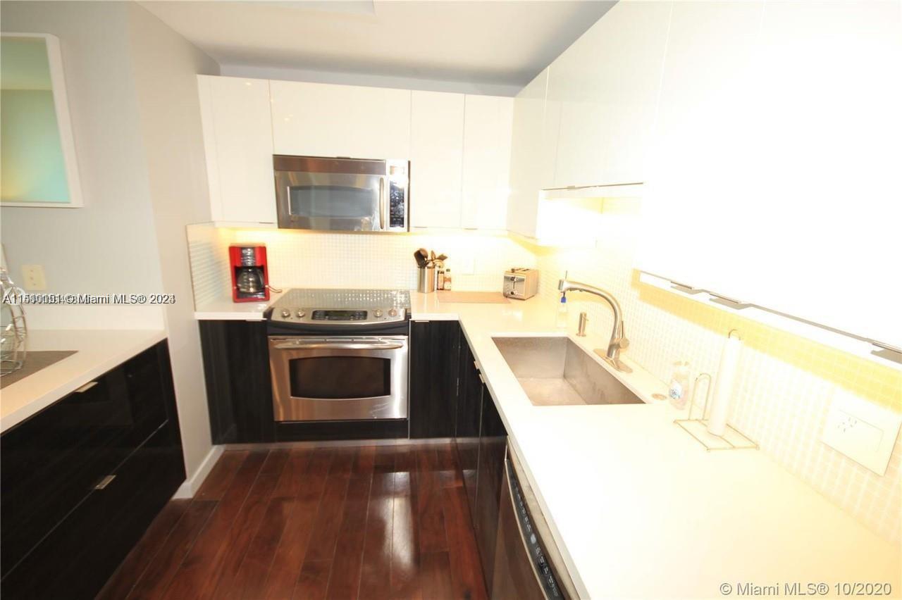 THE PLAZA 851 BRICKELL CO - Residential Lease