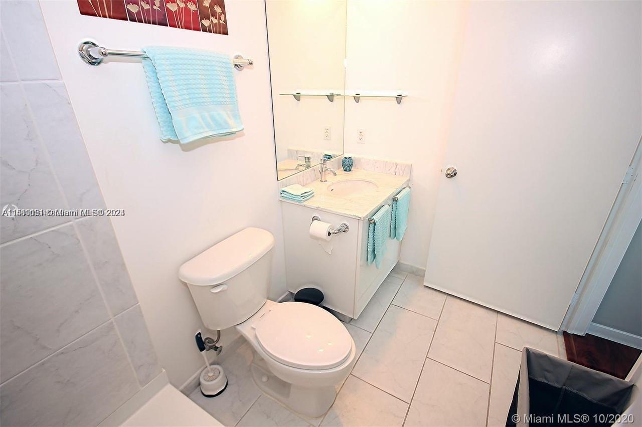 THE PLAZA 851 BRICKELL CO - Residential Lease