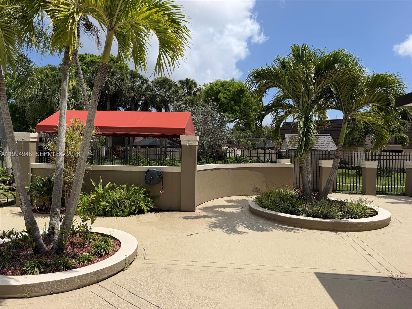 HERITAGE VILLAGE OF P B L - Residential