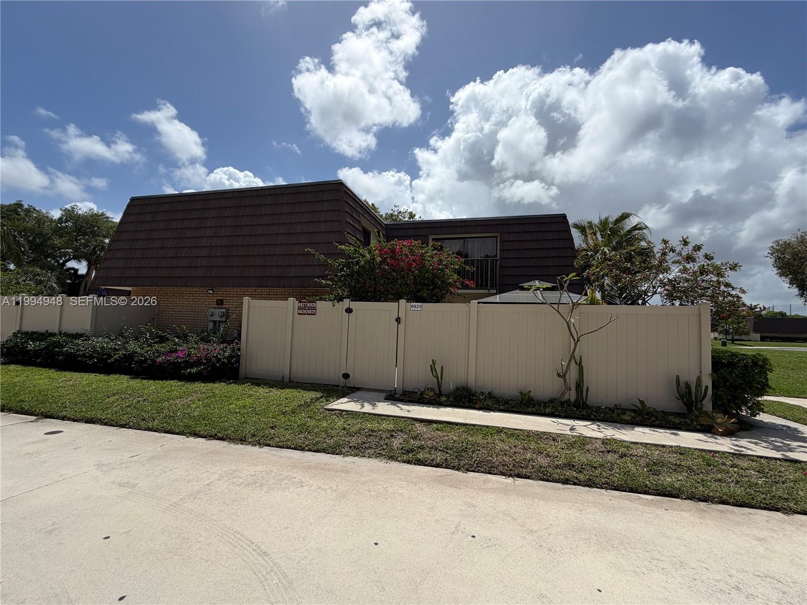 HERITAGE VILLAGE OF P B L - Residential