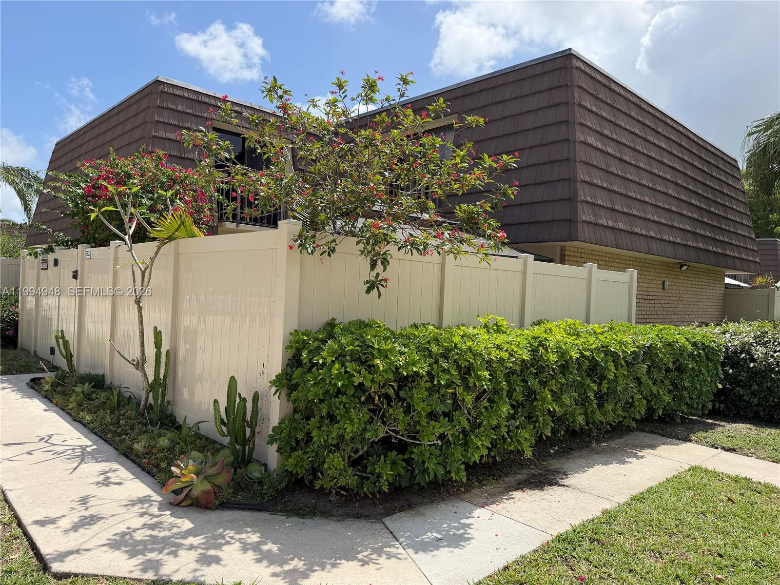 HERITAGE VILLAGE OF P B L - Residential