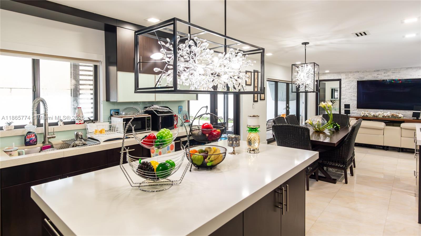 LAKES ON THE GREEN GLYNN - Residential