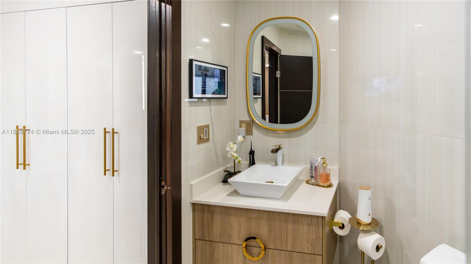 LAKES ON THE GREEN GLYNN - Residential