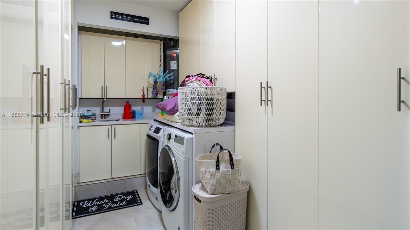 LAKES ON THE GREEN GLYNN - Residential