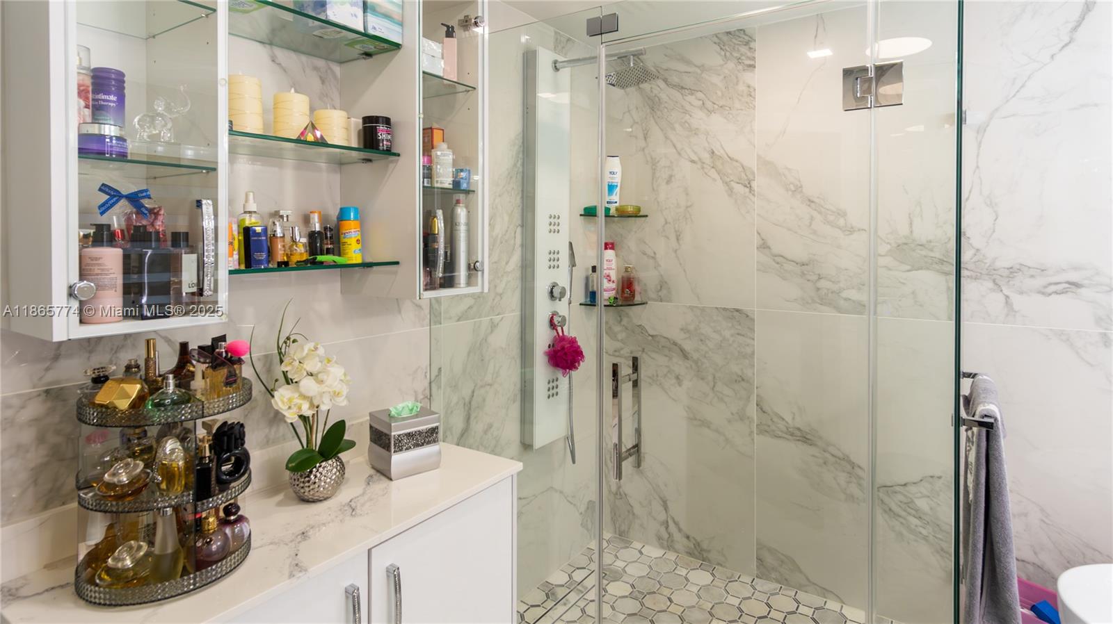 LAKES ON THE GREEN GLYNN - Residential