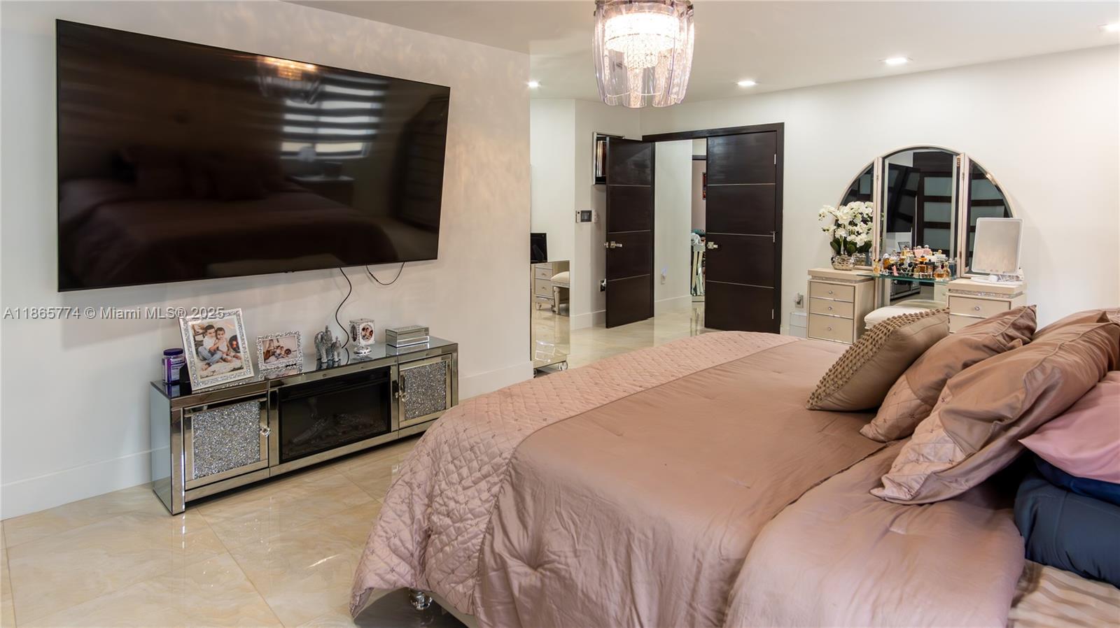 LAKES ON THE GREEN GLYNN - Residential