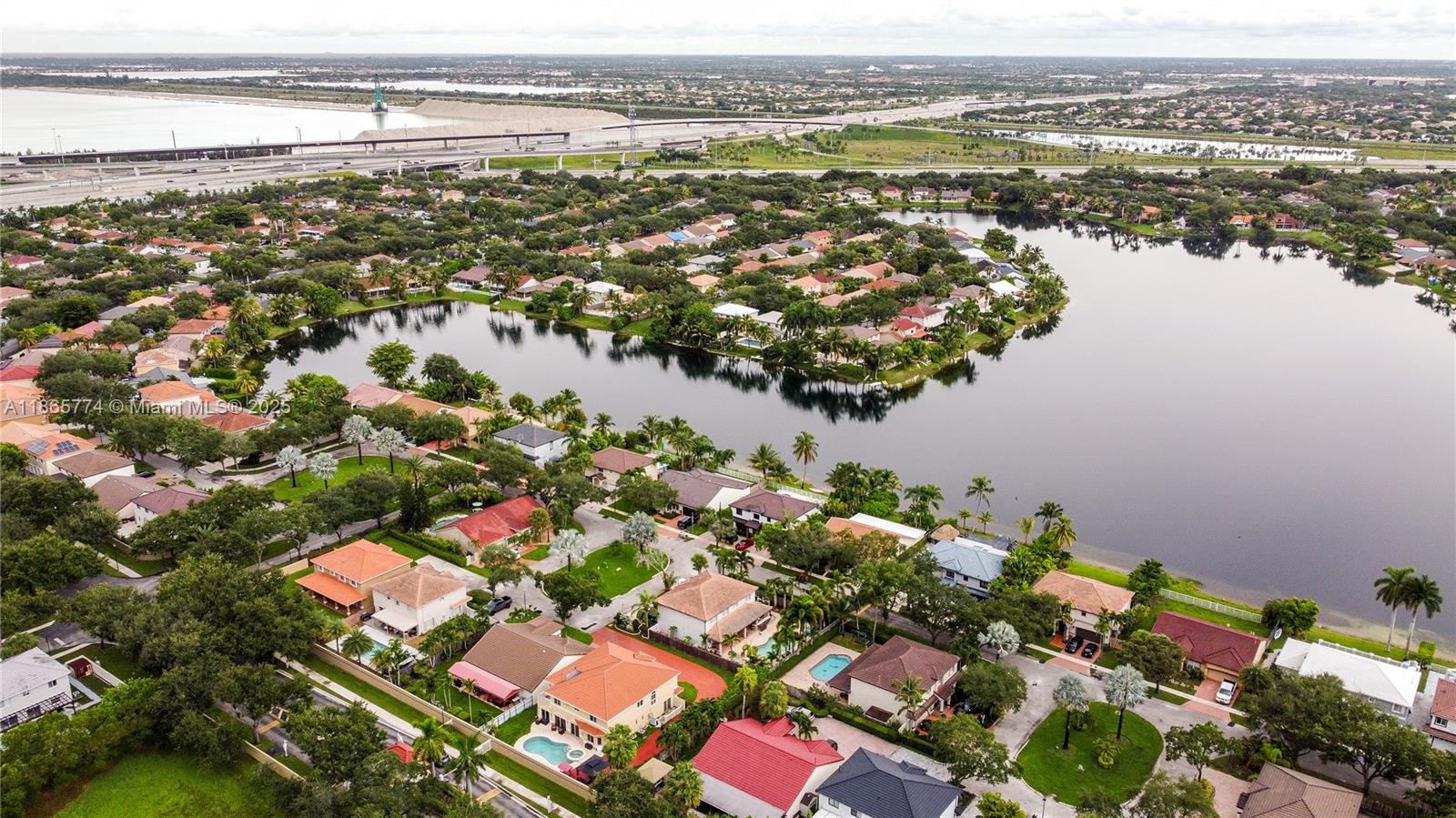 LAKES ON THE GREEN GLYNN - Residential
