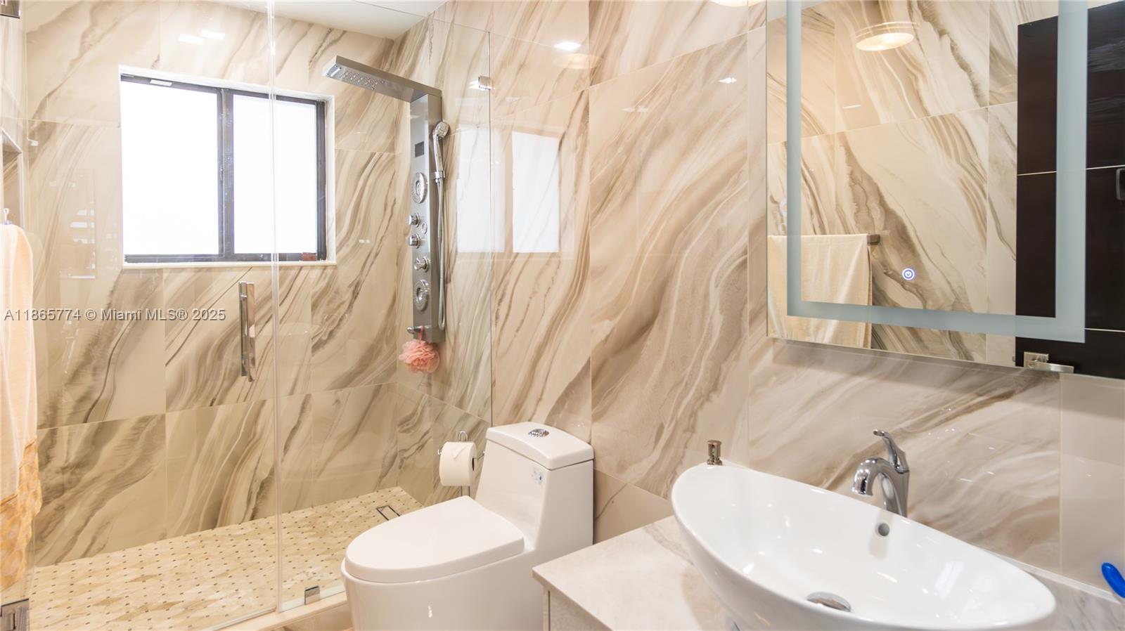 LAKES ON THE GREEN GLYNN - Residential