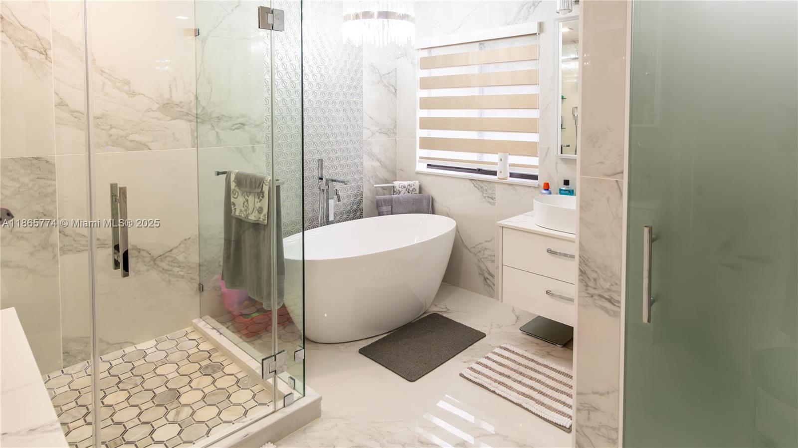 LAKES ON THE GREEN GLYNN - Residential