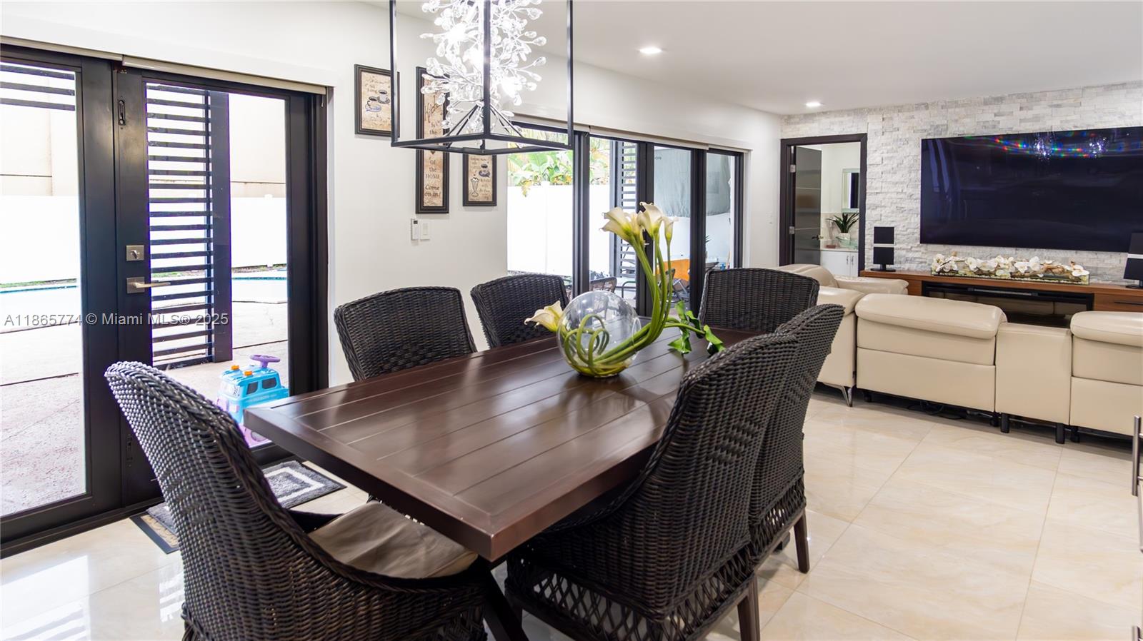 LAKES ON THE GREEN GLYNN - Residential