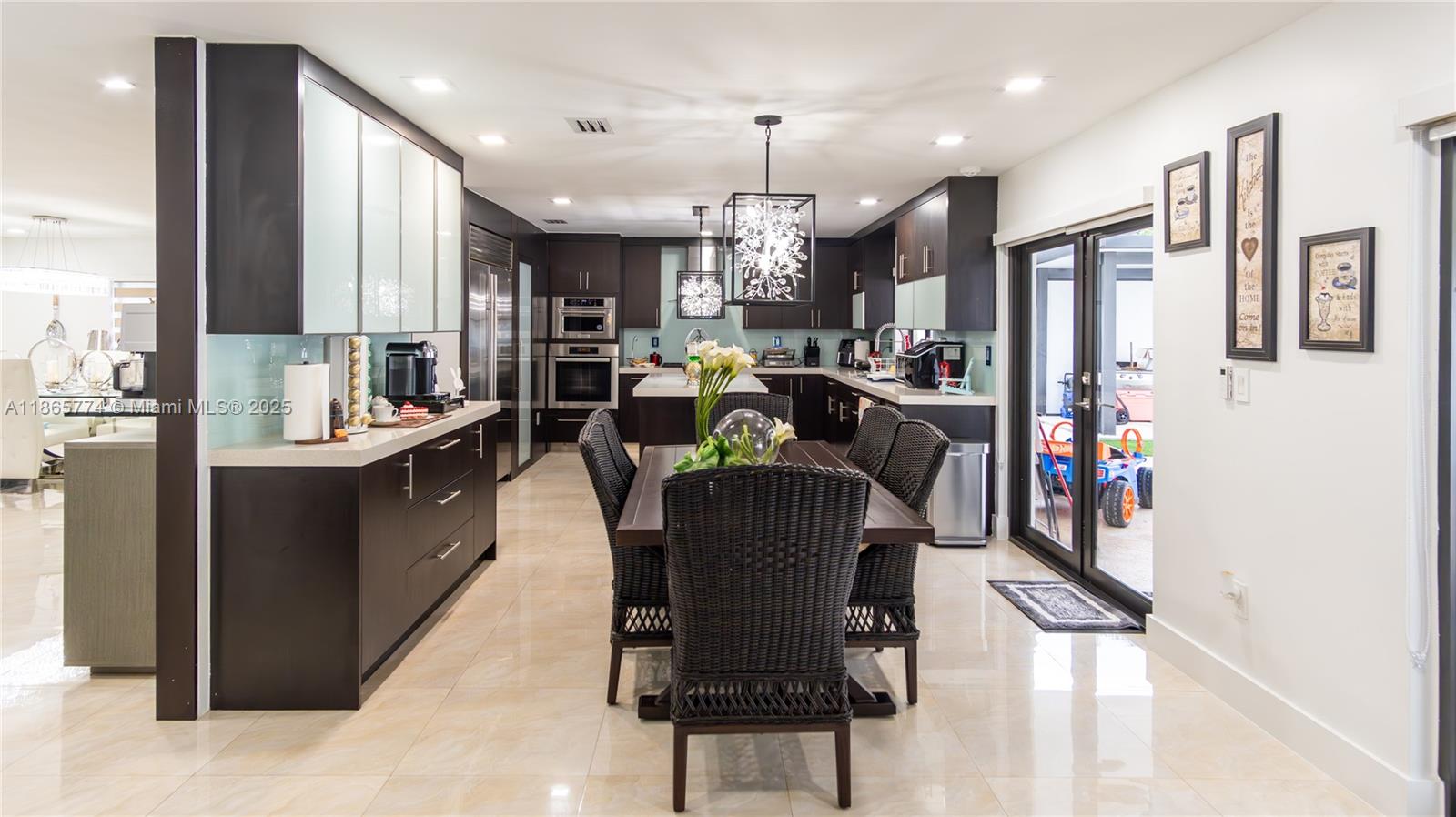 LAKES ON THE GREEN GLYNN - Residential