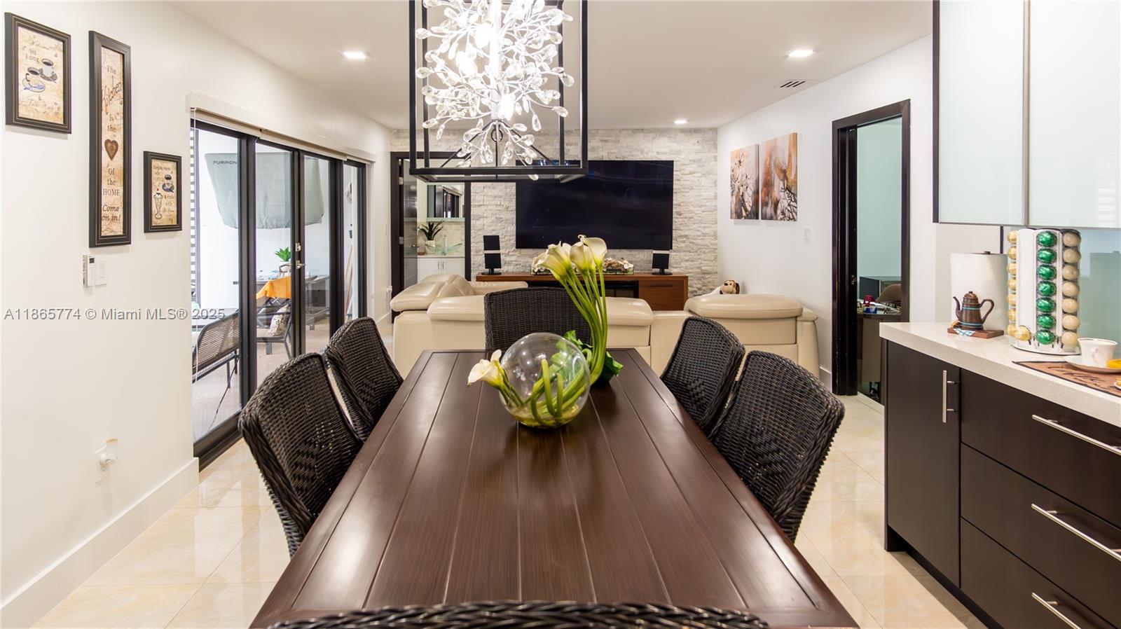 LAKES ON THE GREEN GLYNN - Residential