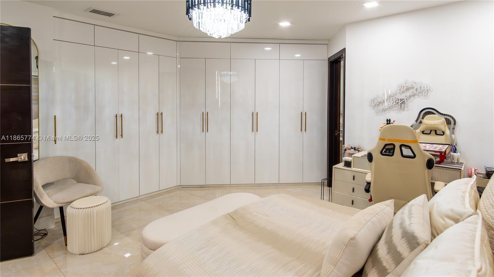 LAKES ON THE GREEN GLYNN - Residential