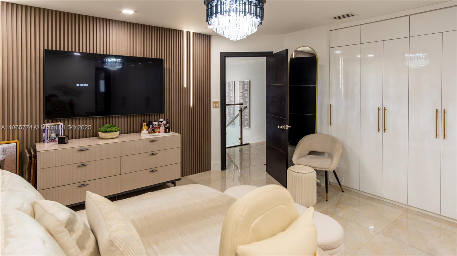 LAKES ON THE GREEN GLYNN - Residential